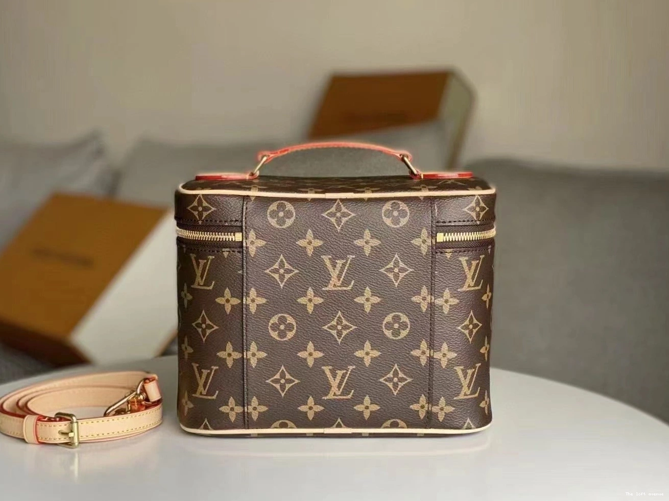 CUSTOM UP LV BAG MAKE VANITY 0820